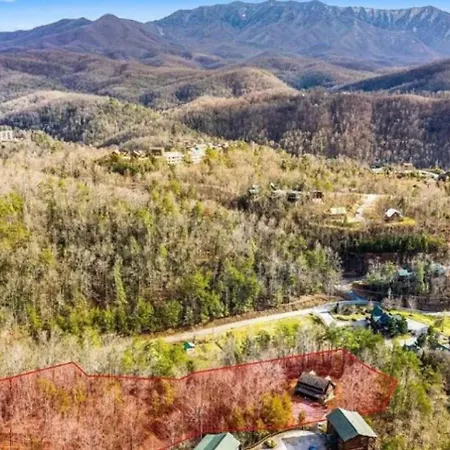 Villa Secluded Escape | Views, Hot Tub, Outdoor Lounge!